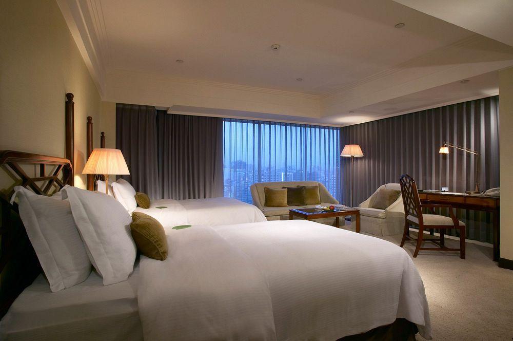 Отель Regent Тайбэй Номер фото A room at the hotel
