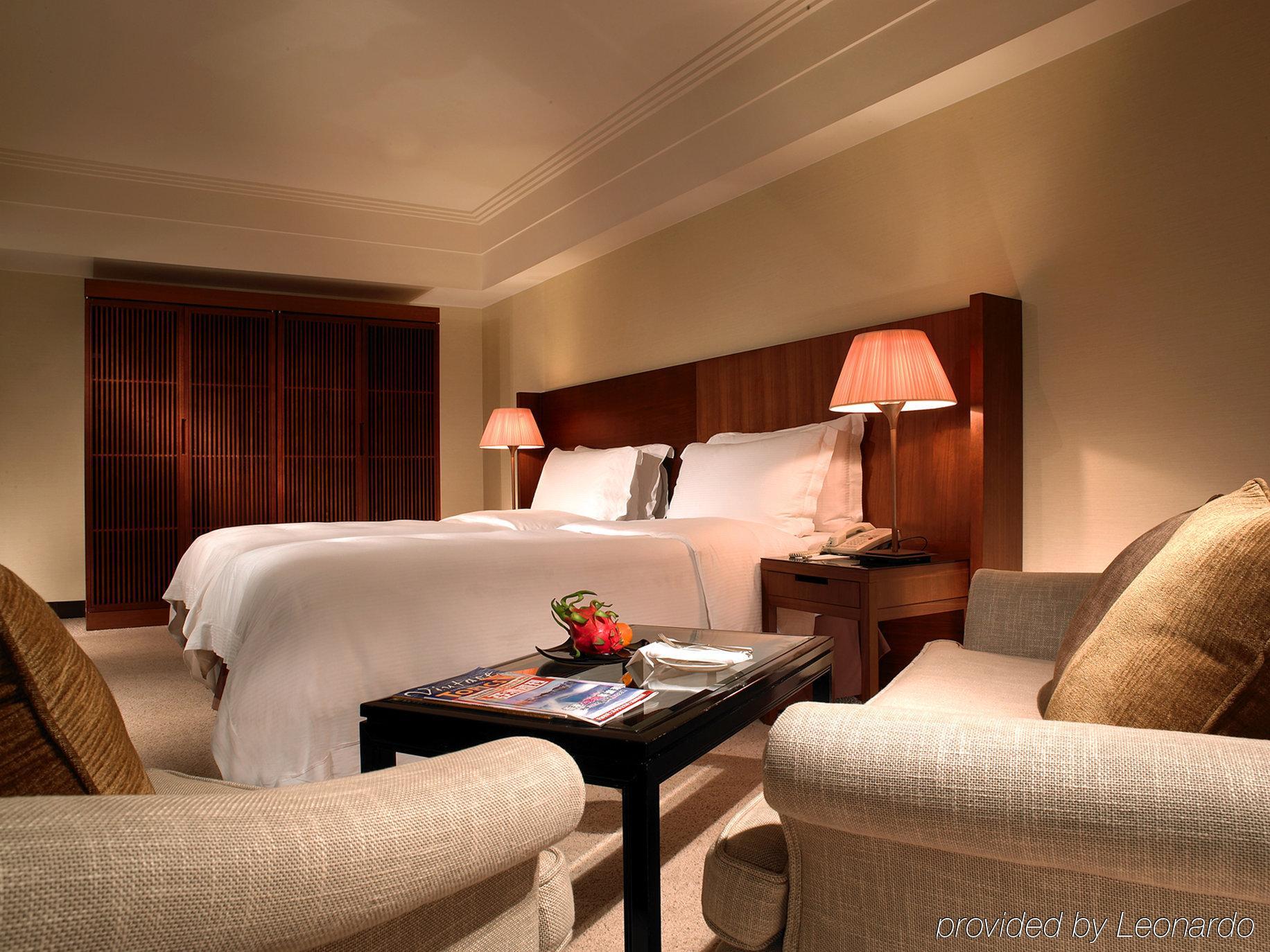 Отель Regent Тайбэй Номер фото A room at the Four Seasons Hotel, London