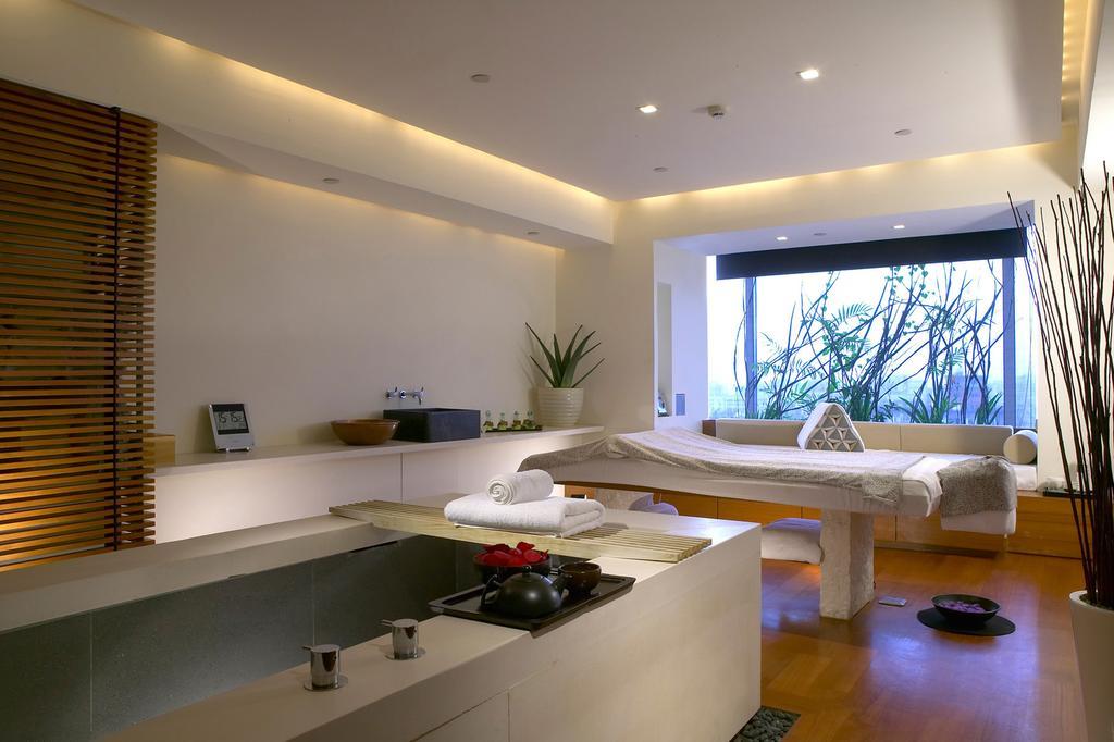 Отель Regent Тайбэй Экстерьер фото A spa treatment room