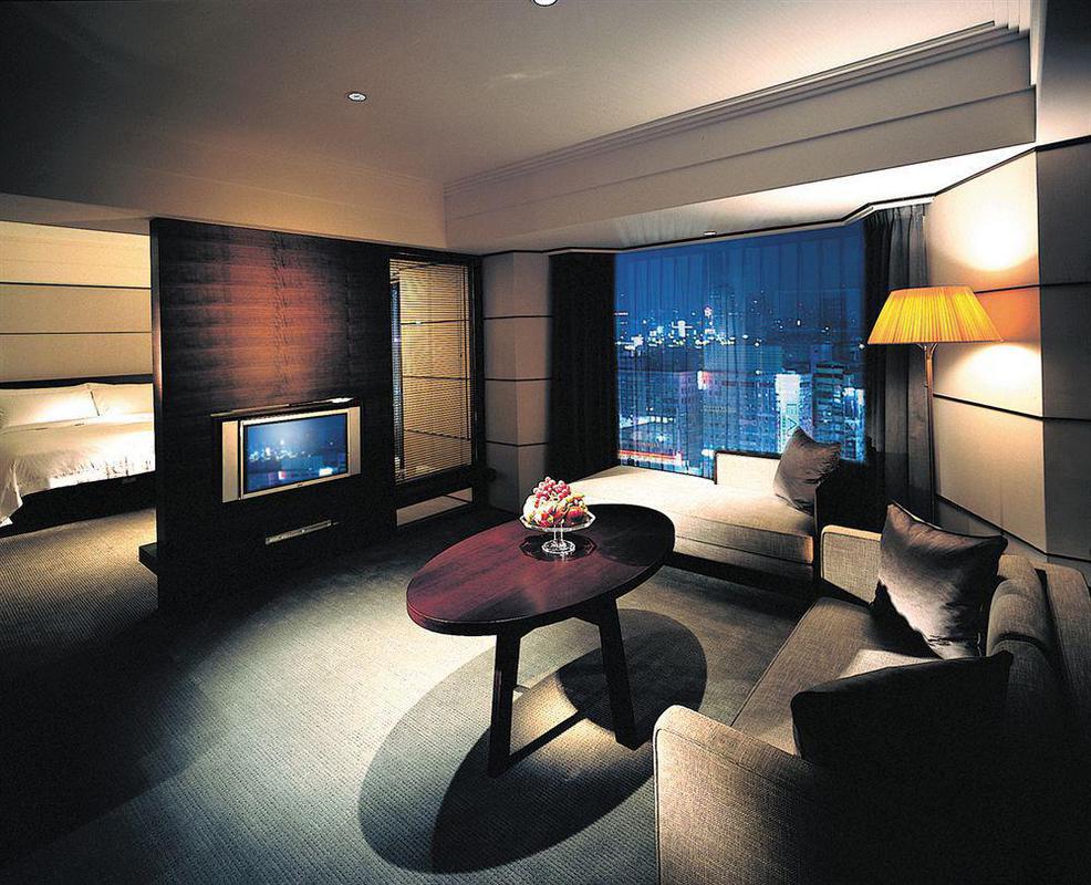 Отель Regent Тайбэй Экстерьер фото A suite at the Mandarin Oriental, Seoul