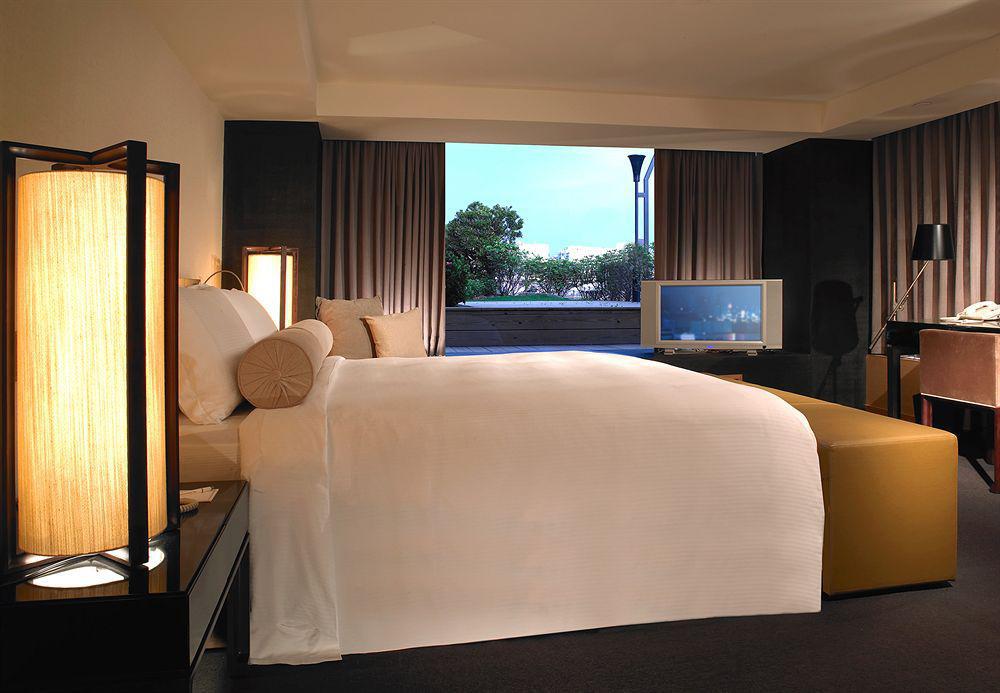 Отель Regent Тайбэй Номер фото A bedroom at the Mandarin Oriental, Bangkok